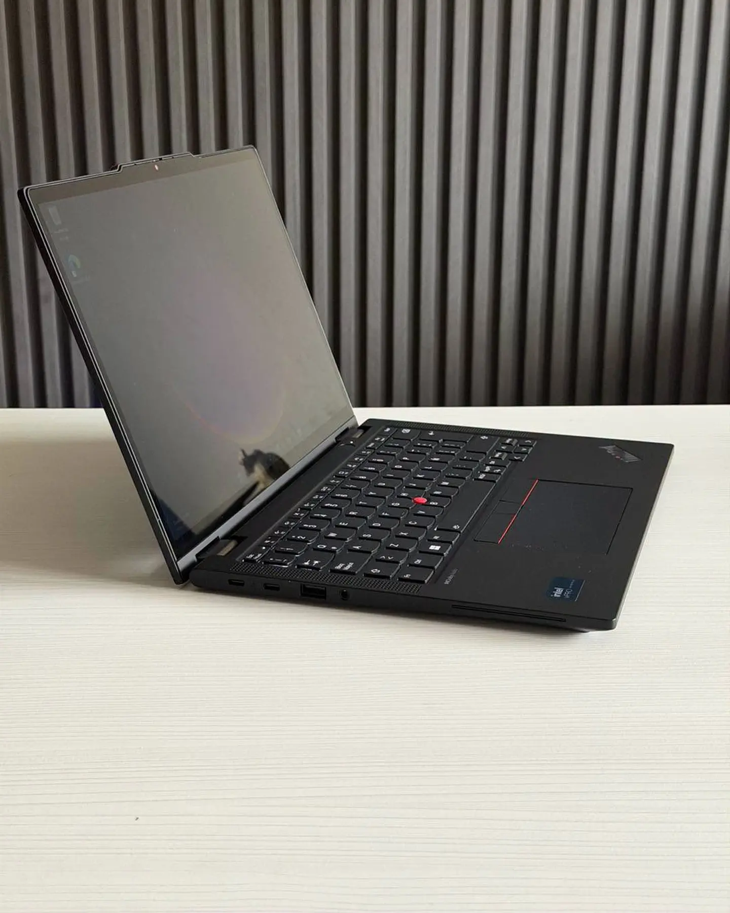 Lenovo Thinkpad X13 Gen 5 2 en 1 / Ultra 5 125U / 32GB RAM / 512GB SSD / Pantalla 13,3 FHD Tactil 2