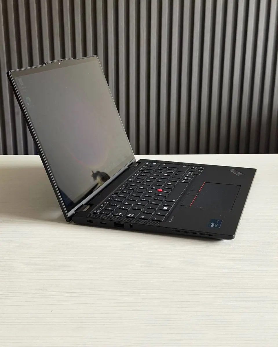 Lenovo Thinkpad X13 Gen 5 2 en 1 / Ultra 5 125U / 32GB RAM / 512GB SSD / Pantalla 13,3 FHD Tactil 2