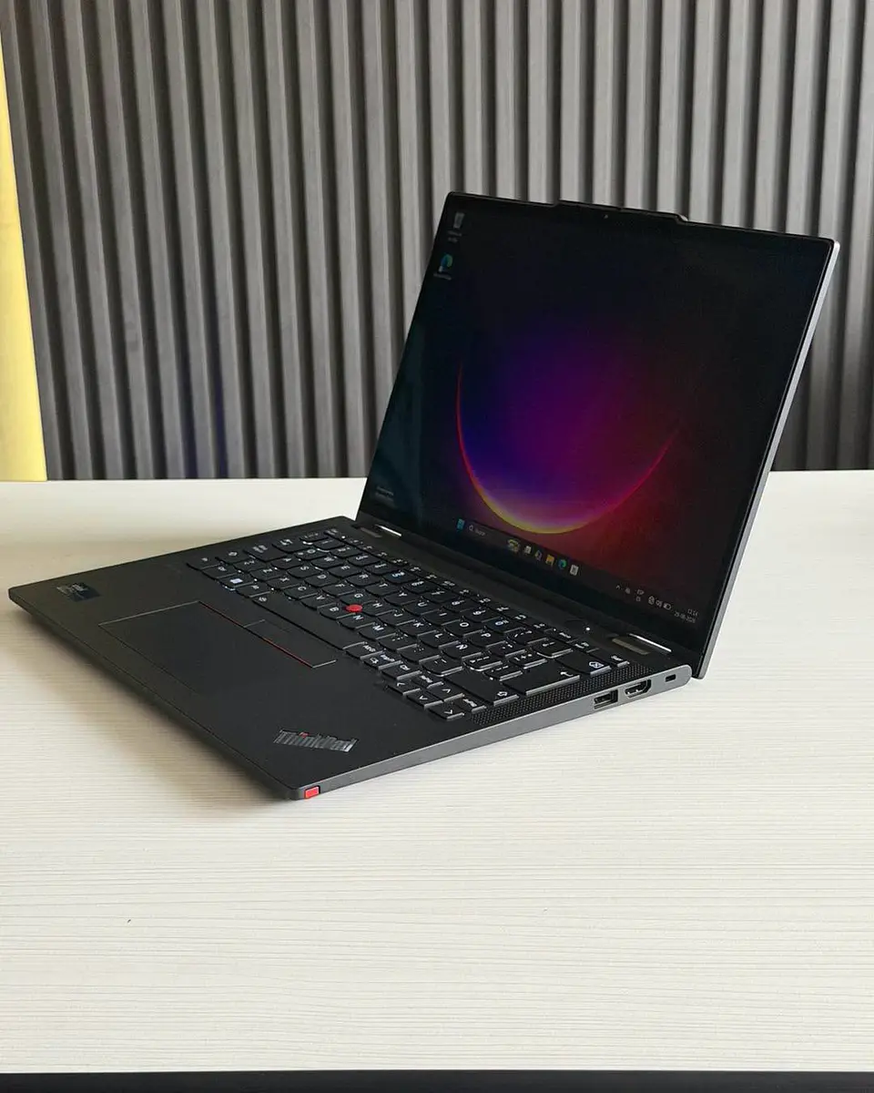 Lenovo Thinkpad X13 Gen 5 2 en 1 / Ultra 5 125U / 32GB RAM / 512GB SSD / Pantalla 13,3 FHD Tactil 4