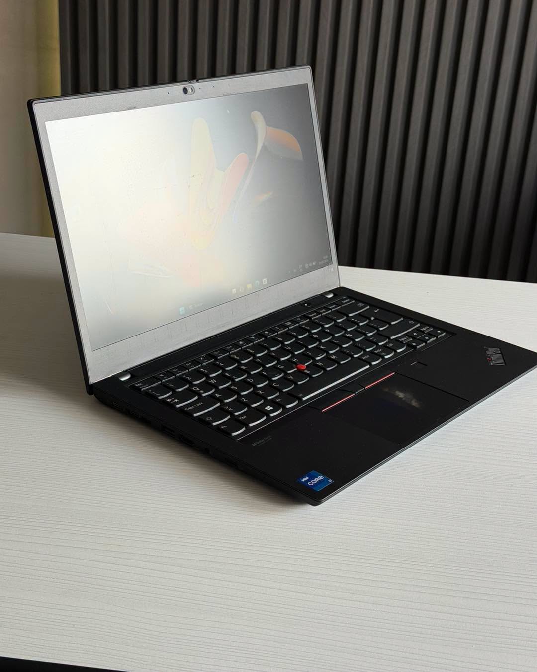 Notebook Lenovo Thinkpad T14s Gen 2 i7-1165G7 16GB RAM 256GB SSD Windows 11 Pro 14" (Reacondicionado)