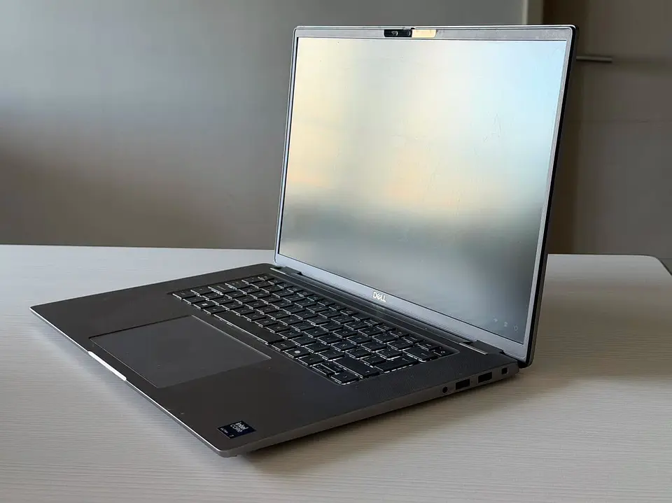 Dell latitude 7650 / Ultra 7 155U / 16GB RAM / 512GB SSD / Pantalla 16,1 FHD 3