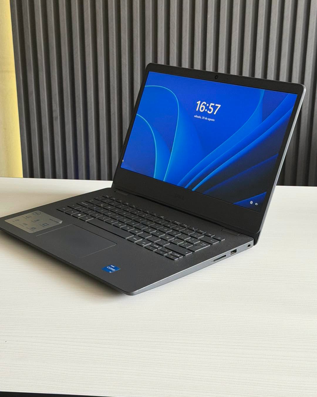 Ultrabook Dell Vostro 3400 Core I5-11va | 16GB RAM | 256GB SSD [V28YR-MOD] - Buen Estado