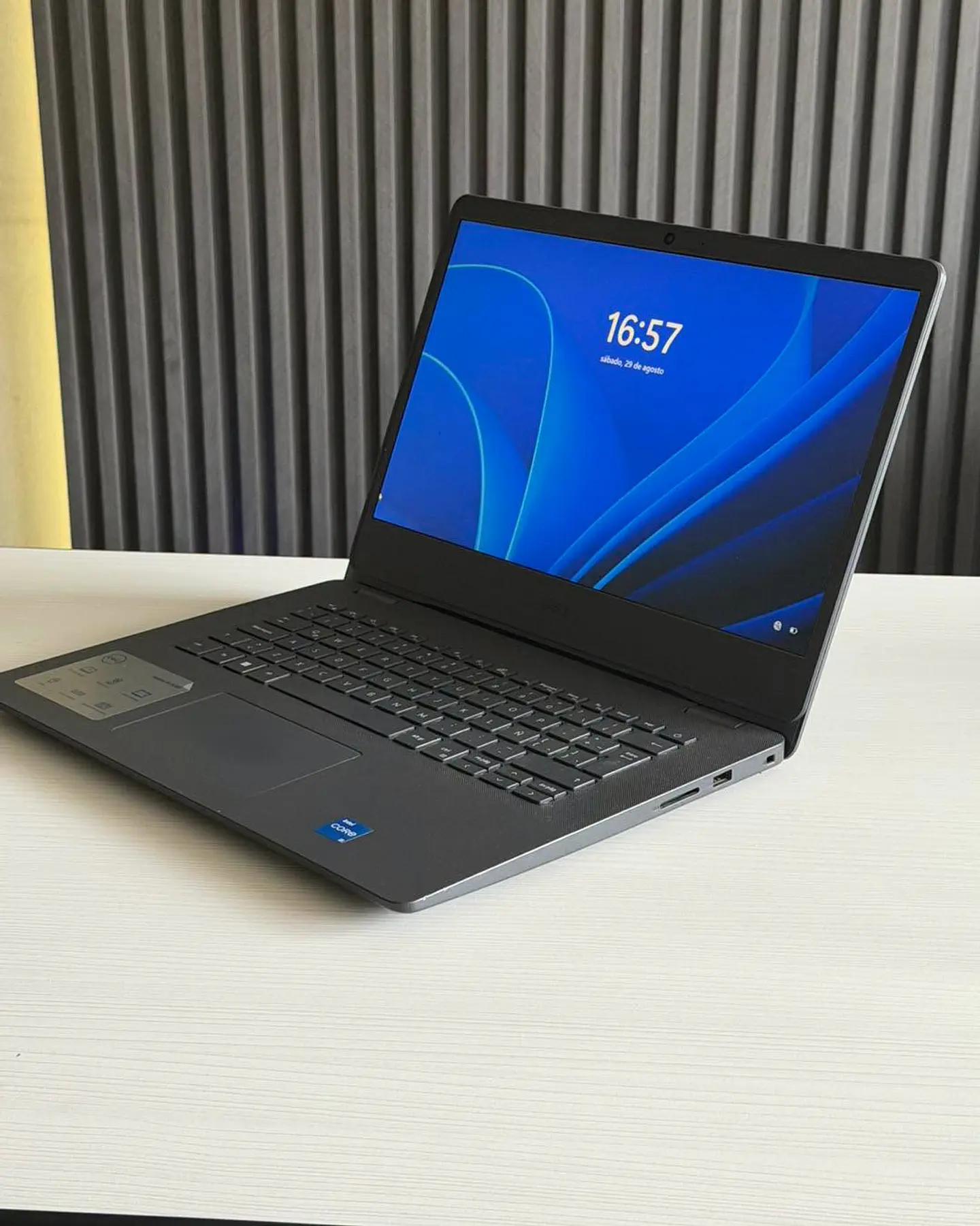 Dell Vostro 14 3000 / i5-1135G7 / 16GB RAM / 256GB SSD / Pantalla 14 HD 1