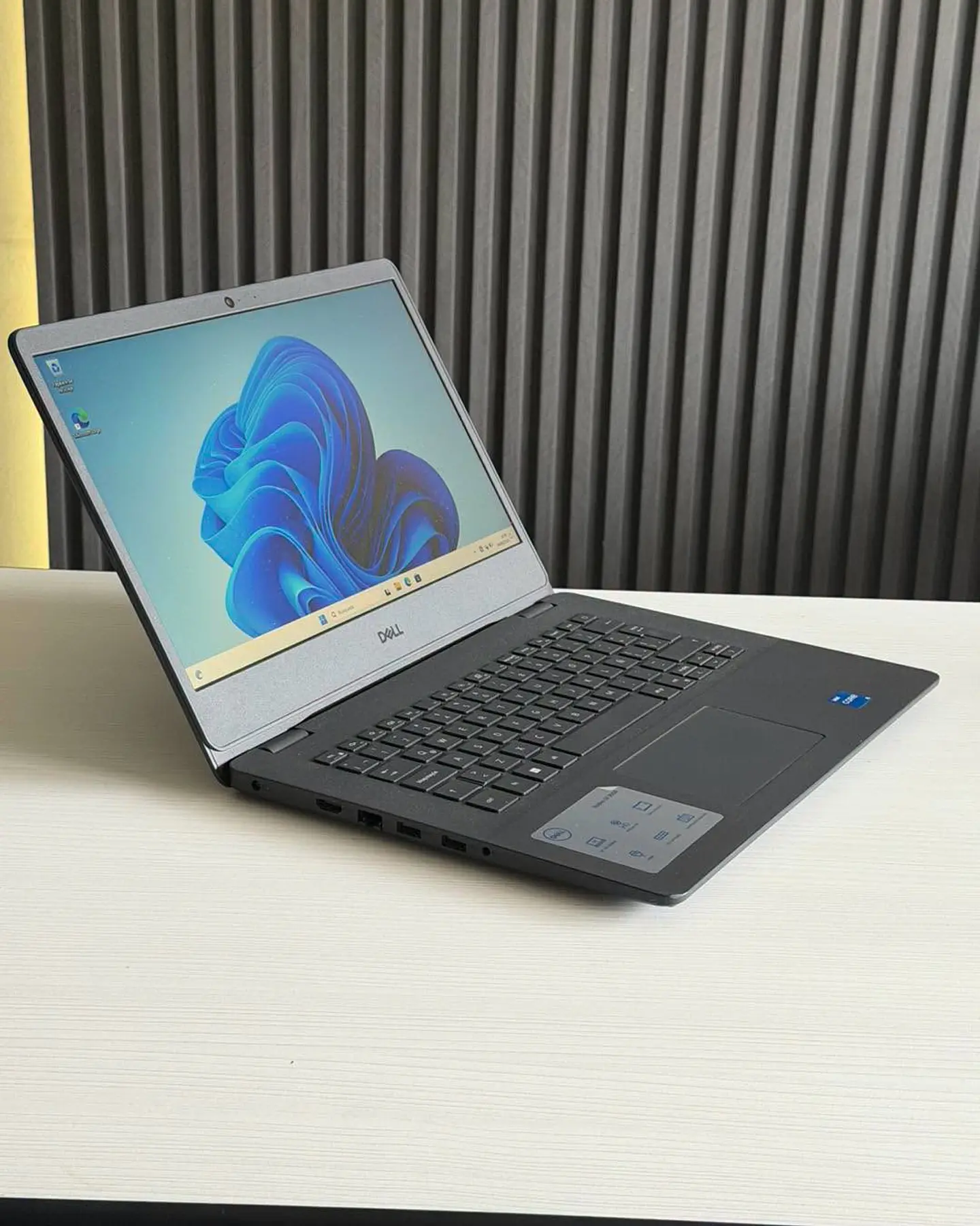 Dell Vostro 14 3000 / i5-1135G7 / 16GB RAM / 256GB SSD / Pantalla 14 HD 6