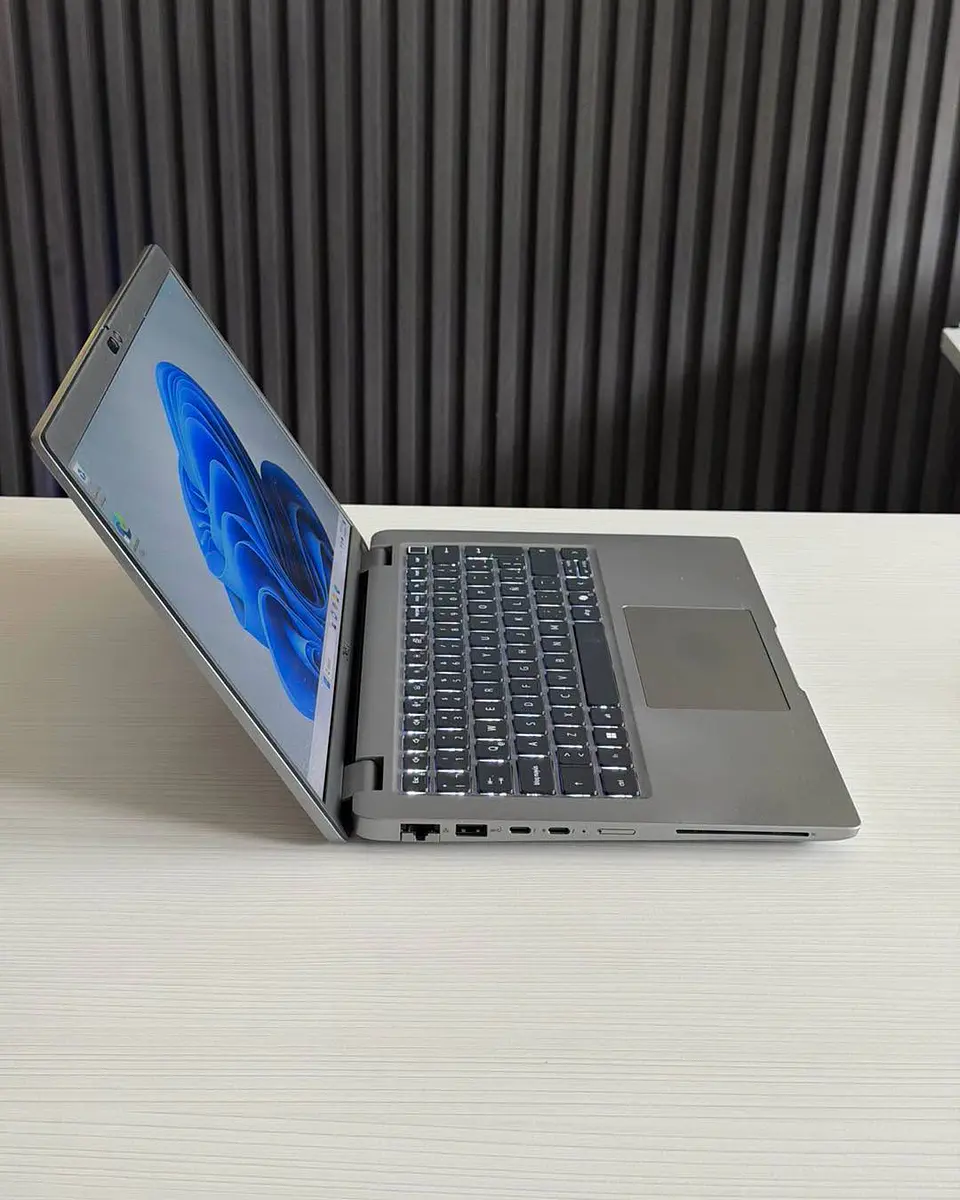 Dell latitude 5450 / i7-1365U / 16GB RAM / 1TB SSD / Pantalla 14 FHD 2