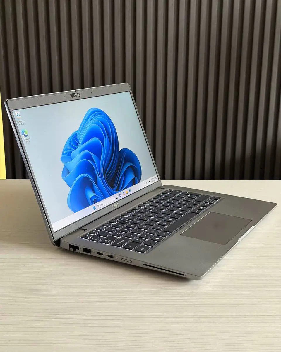 Dell latitude 5450 / i7-1365U / 16GB RAM / 1TB SSD / Pantalla 14 FHD 4