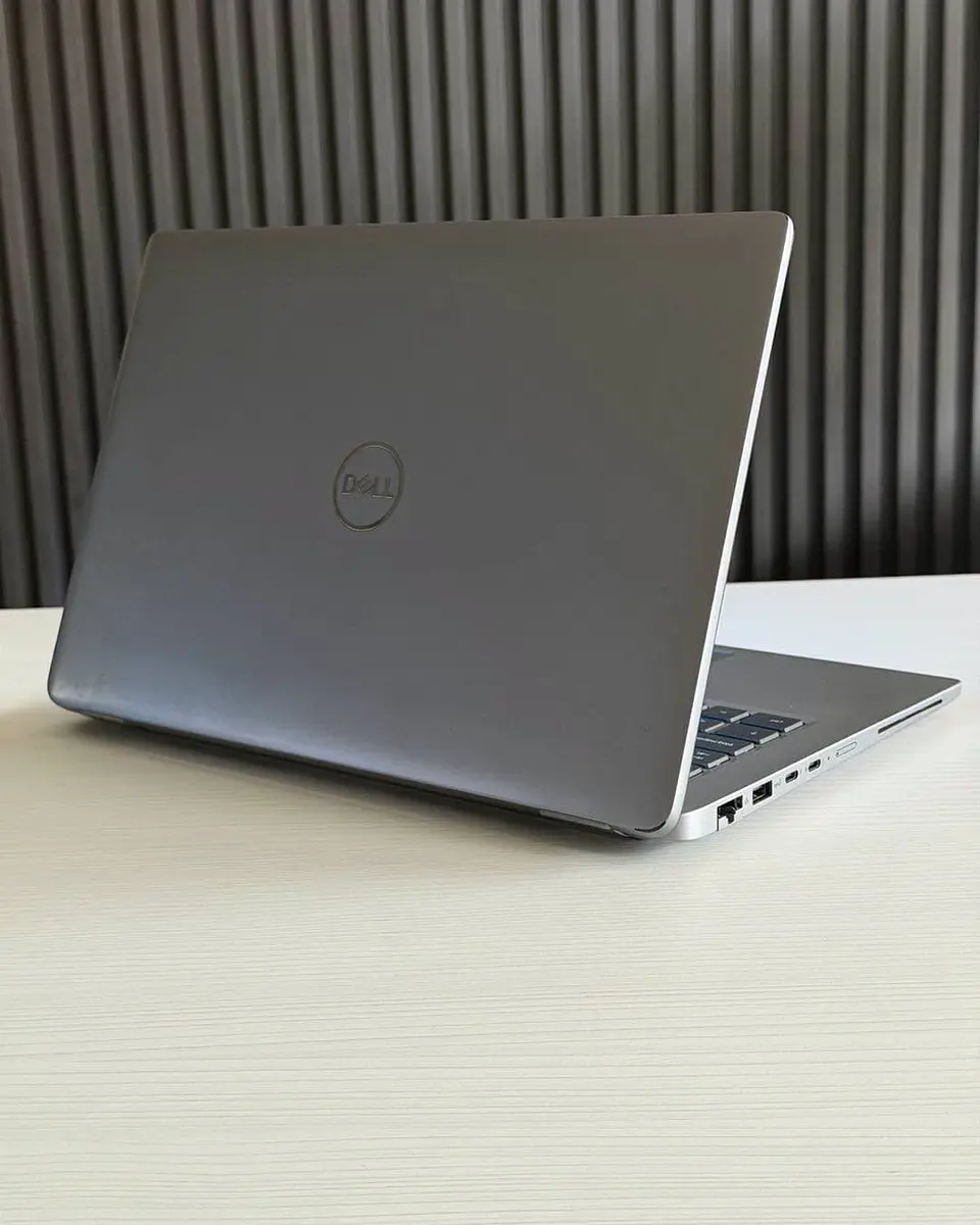 Dell latitude 5450 / i7-1365U / 16GB RAM / 1TB SSD / Pantalla 14 FHD 6