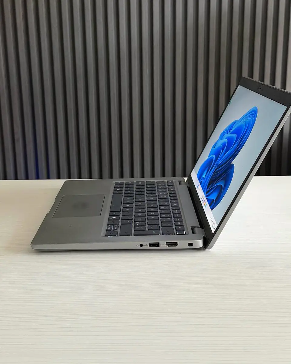 Dell latitude 5450 / i7-1365U / 16GB RAM / 1TB SSD / Pantalla 14 FHD 7
