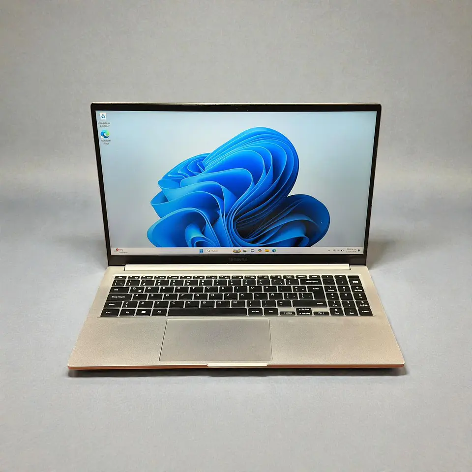Notebook Samsung GalaxyBook 3 / i5-1335U / 8GB RAM / 512GB SSD / Pantalla 15,6 FHD 5