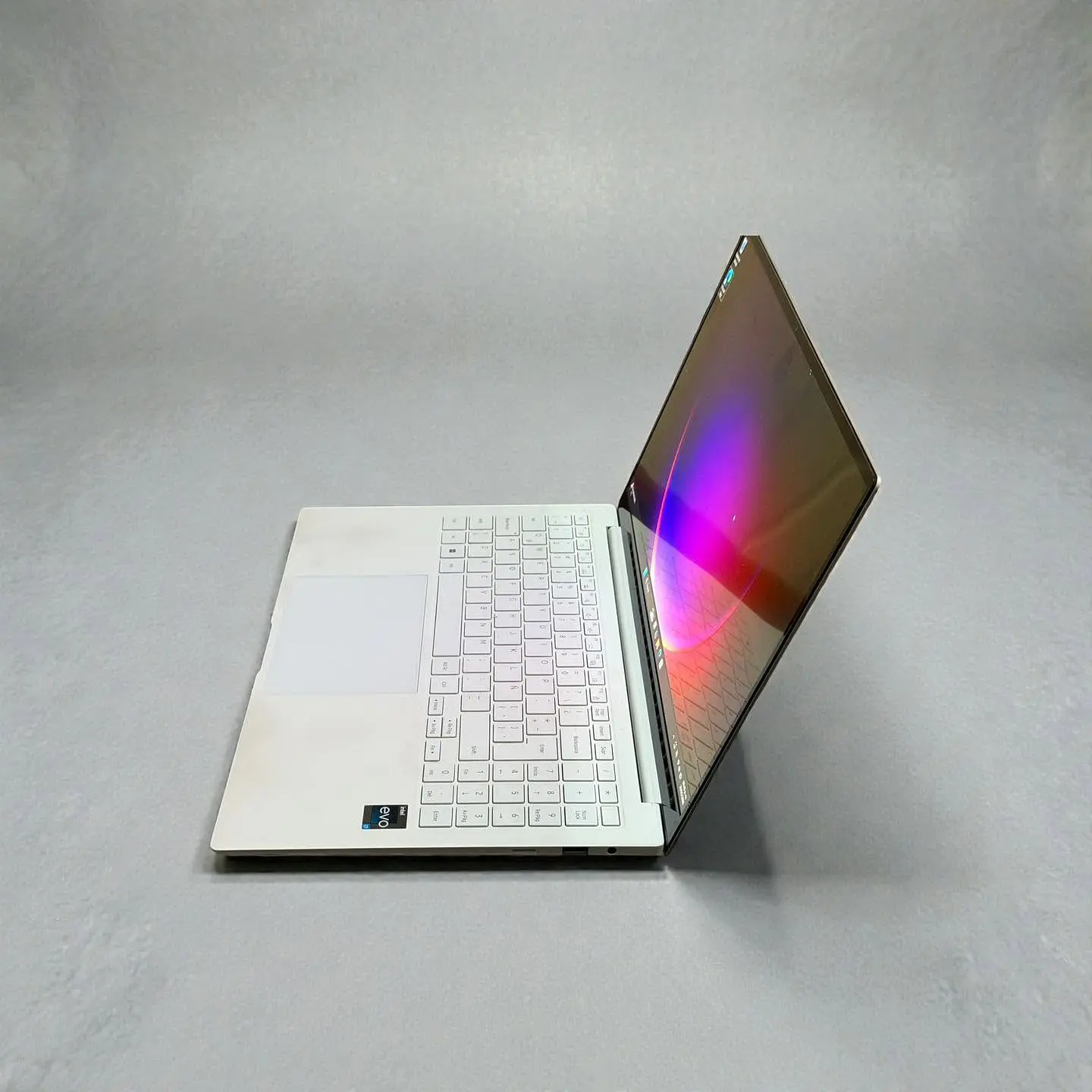 Samsung Galaxybook 2 Pro / i7-1260P / 16GB RAM / 512GB SSD / Pantalla 15,6 FHD 3