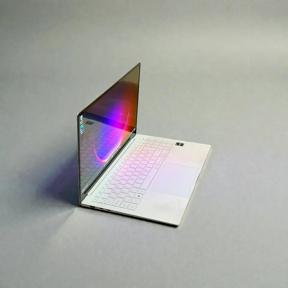 Samsung Galaxybook 2 Pro / i7-1260P / 16GB RAM / 512GB SSD / Pantalla 15,6 FHD 5