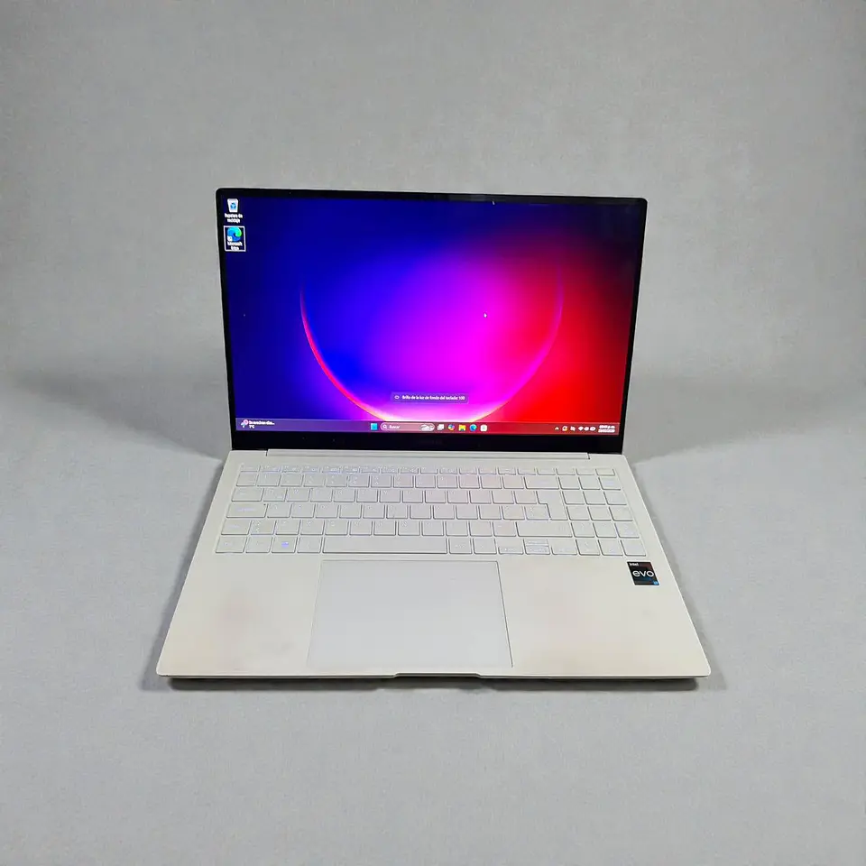 Samsung Galaxybook 2 Pro / i7-1260P / 16GB RAM / 512GB SSD / Pantalla 15,6 FHD 8