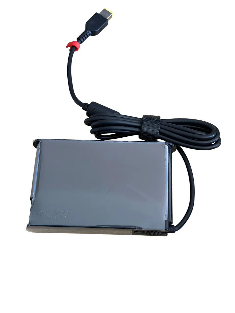 Cargador Lenovo 135w punta cuadrada 1