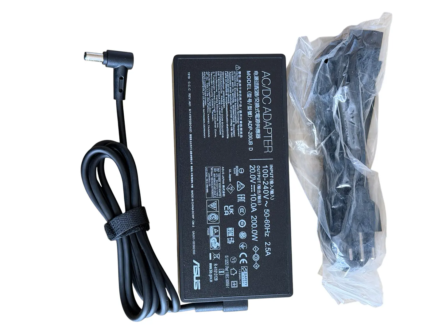 Cargador Asus 200W 6.0 x 3.7mm pin central 5