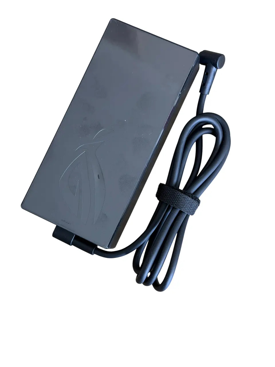 Cargador Asus 240w 6.0 x 3.7mm pin central 2
