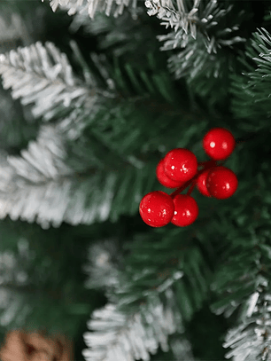 Arbol de navidad efecto nevado con piñas y frutos rojos de 1.8 metros