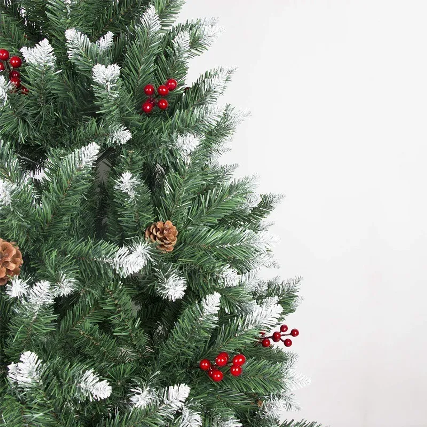 Arbol de navidad efecto nevado con piñas y frutos rojos de 1.8 metros 3