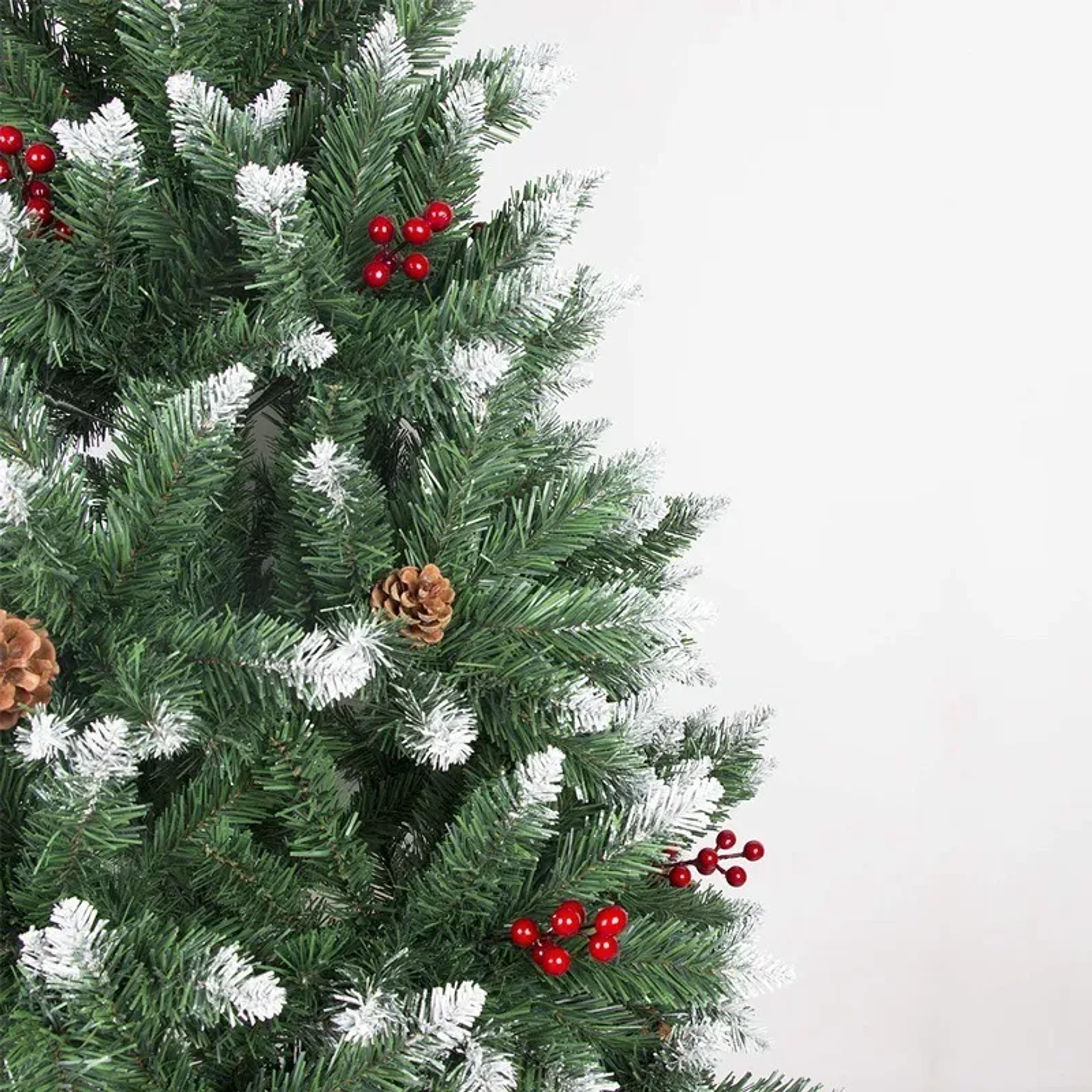 Arbol de navidad efecto nevado con piñas y frutos rojos de 1.8 metros 3