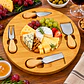 Tabla de quesos gourmet con utensilios de bambú - thumbnail 1