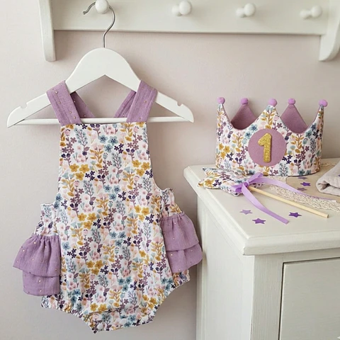  Conjunto corona cumpleaños y ranita Florecitas lila