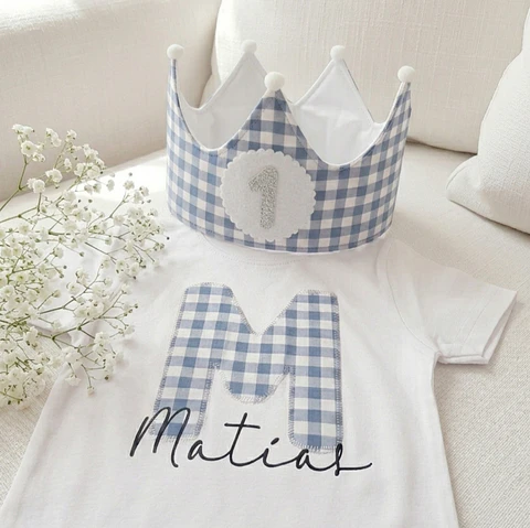  Conjunto corona de cumpleaños y camiseta Vichy azul
