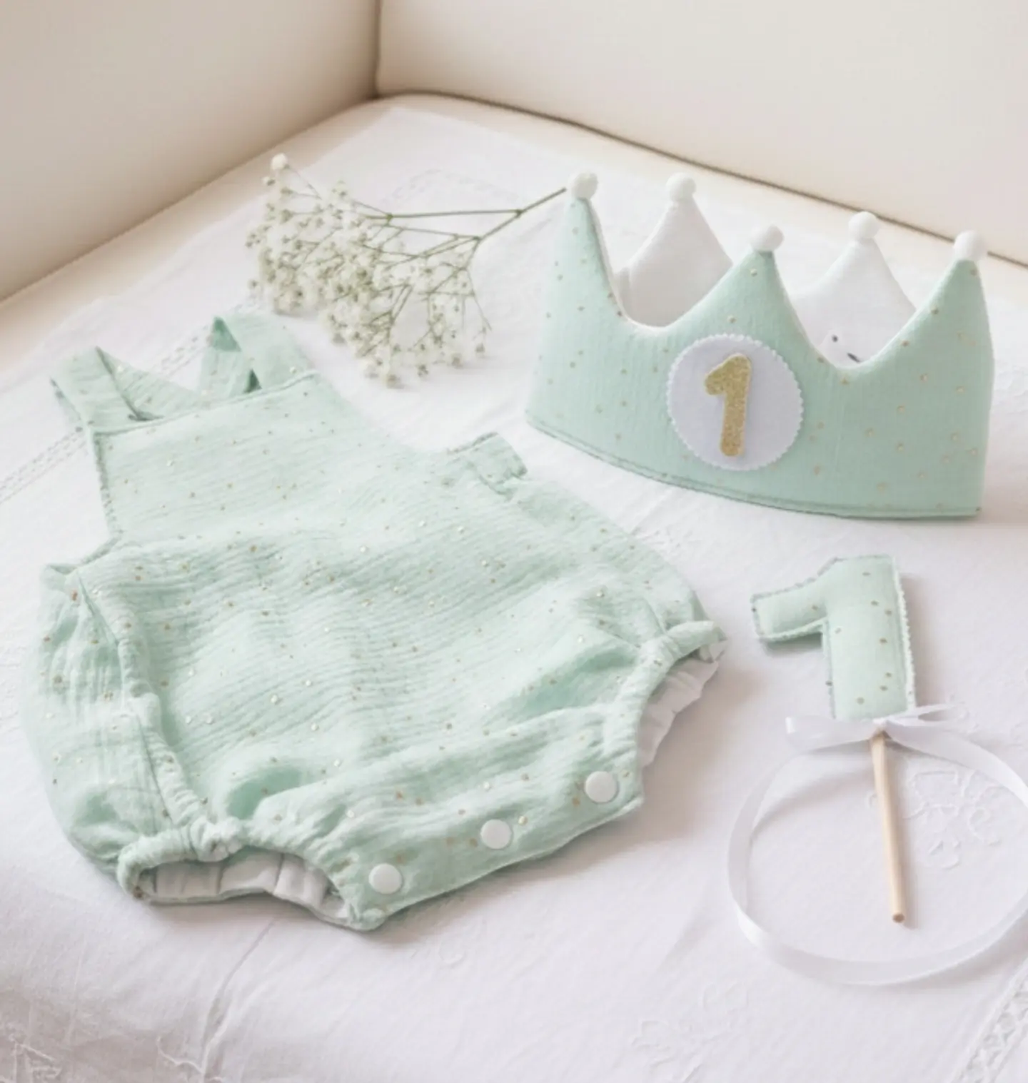  Conjunto corona cumpleaños y peto muselina mint 1