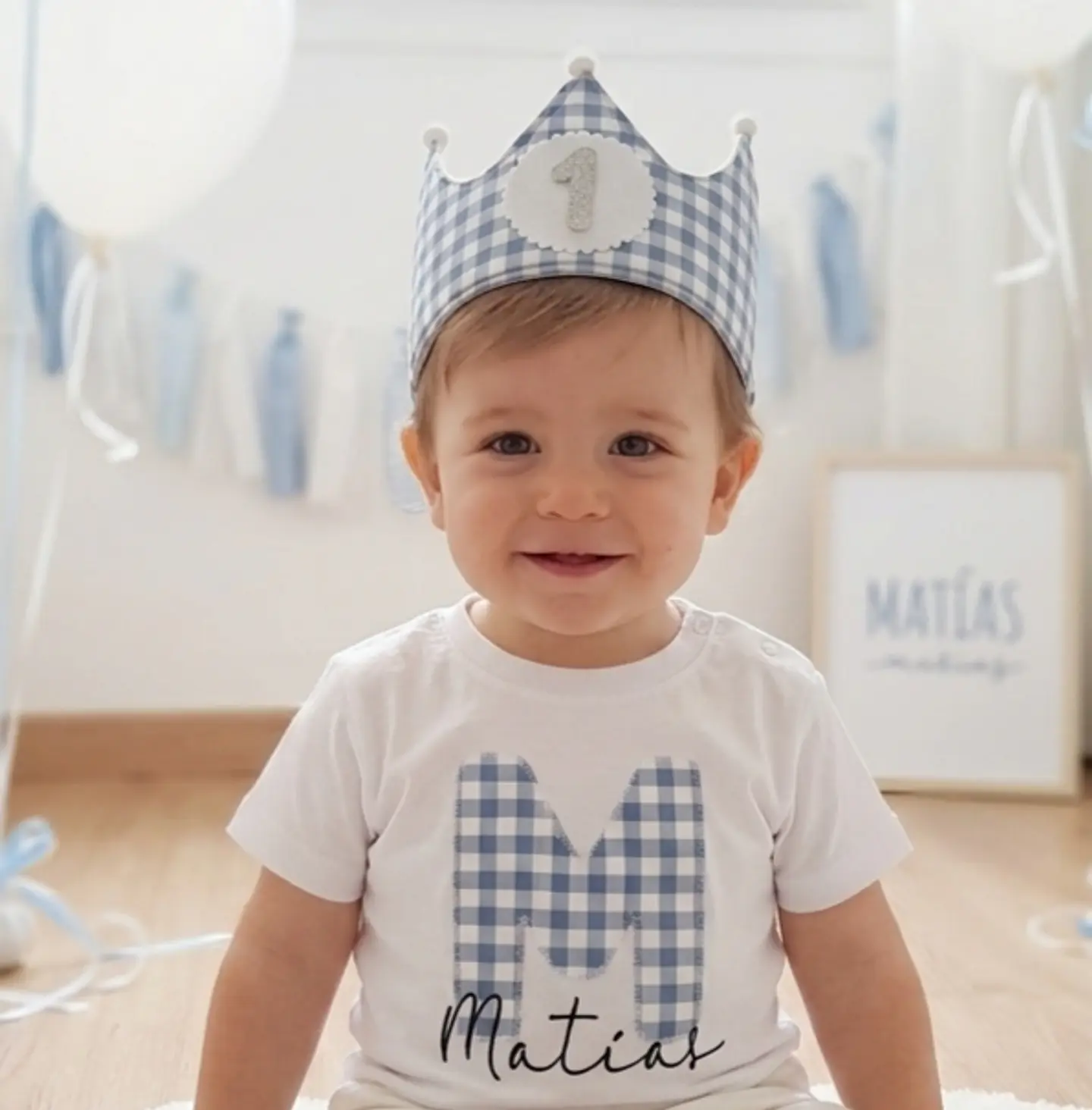 Conjunto corona de cumpleaños y camiseta Vichy azul 3