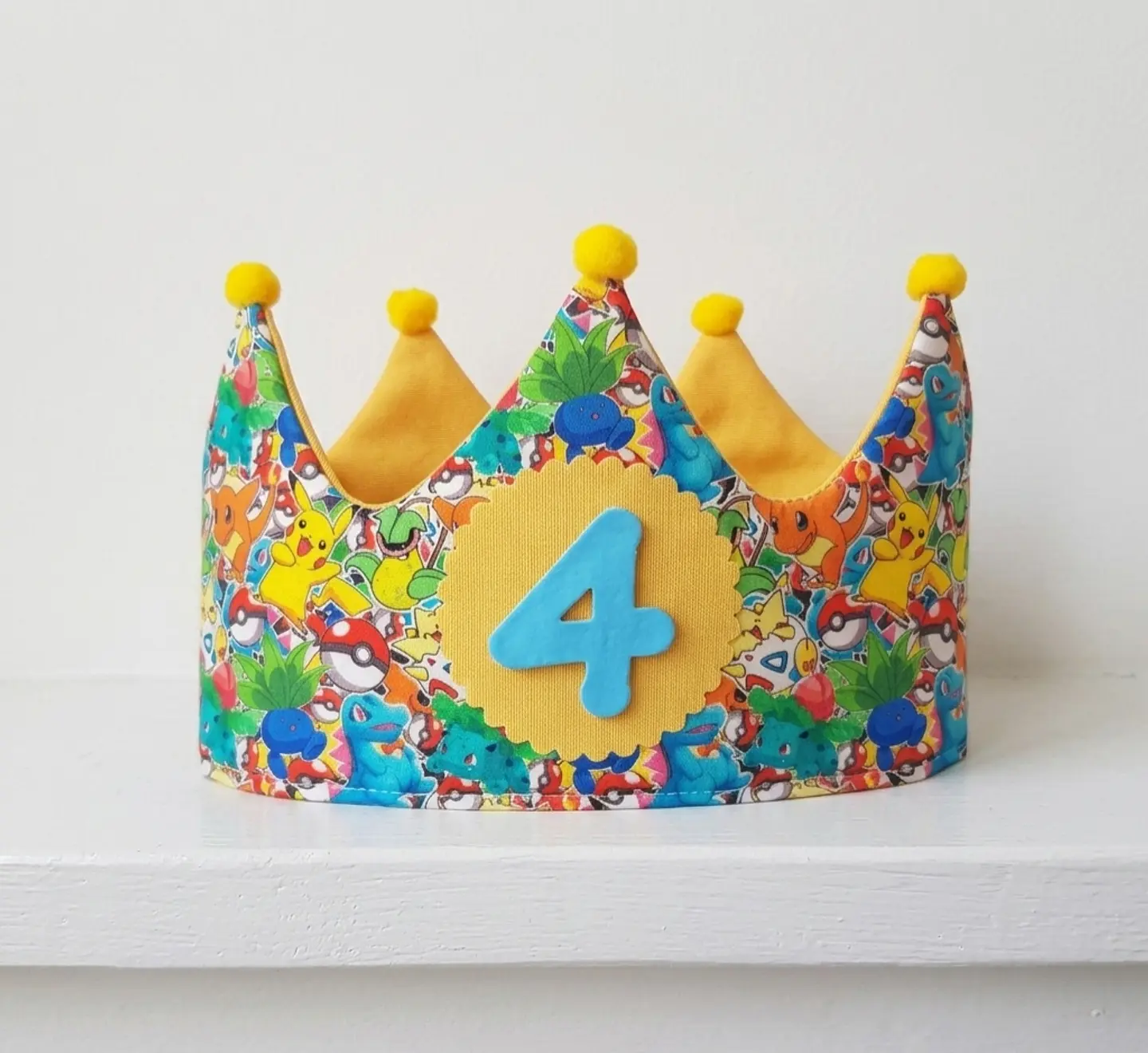 Corona de cumpleaños Pokemon 1
