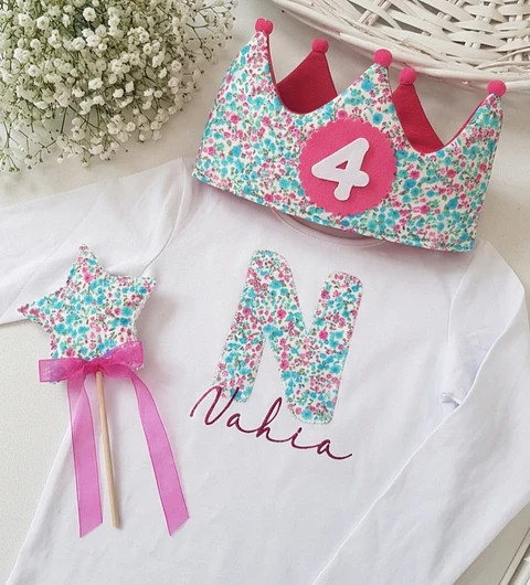  Conjunto corona de cumpleaños y camiseta Flores fucsia