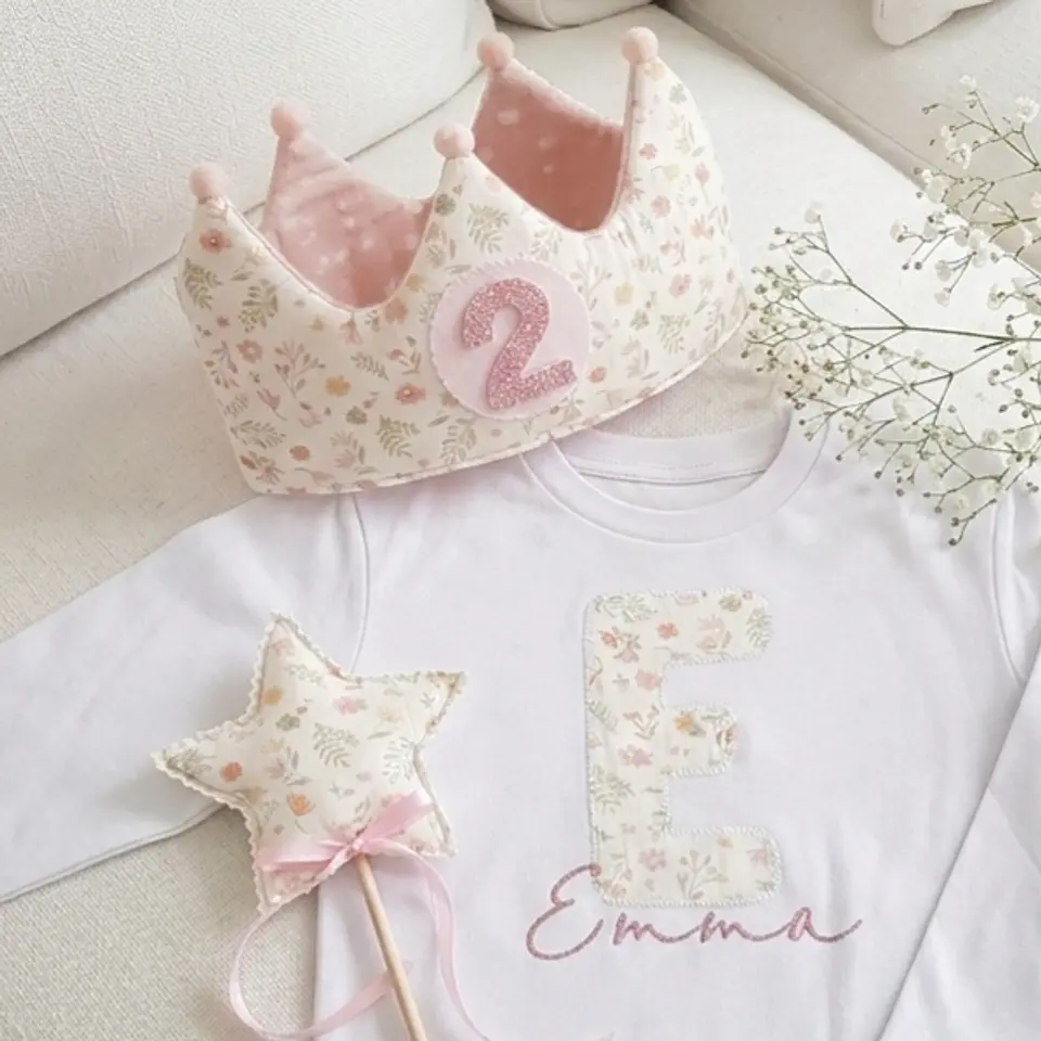  Conjunto corona de cumpleaños y camiseta Muselina flores pastel 1