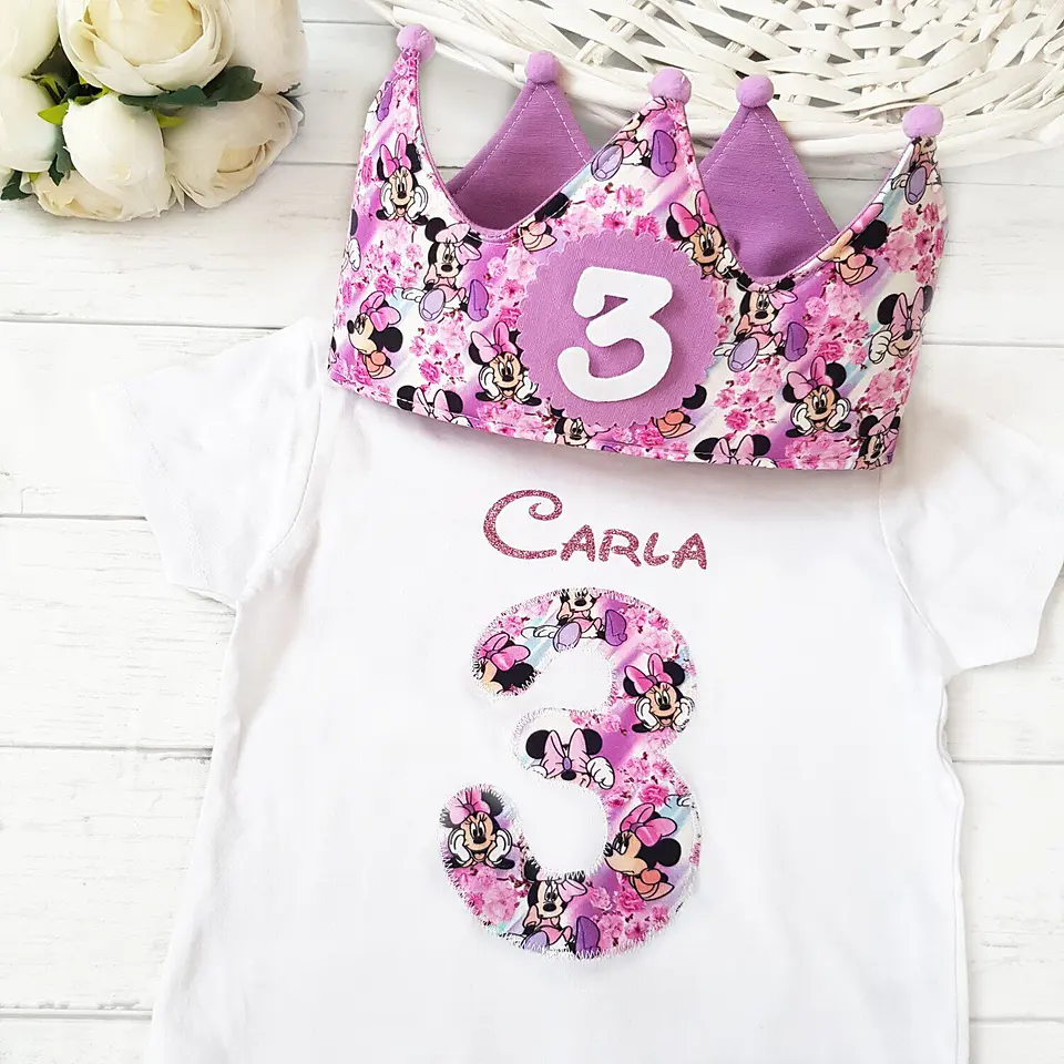  Conjunto corona de cumpleaños y camiseta Minnie lila 1