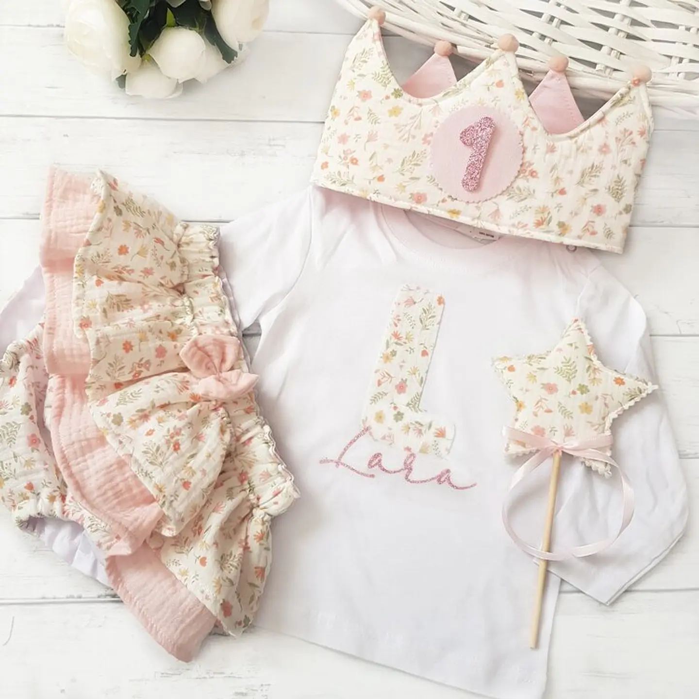  Conjunto cumpleaños Muselina  florecitas pastel 1