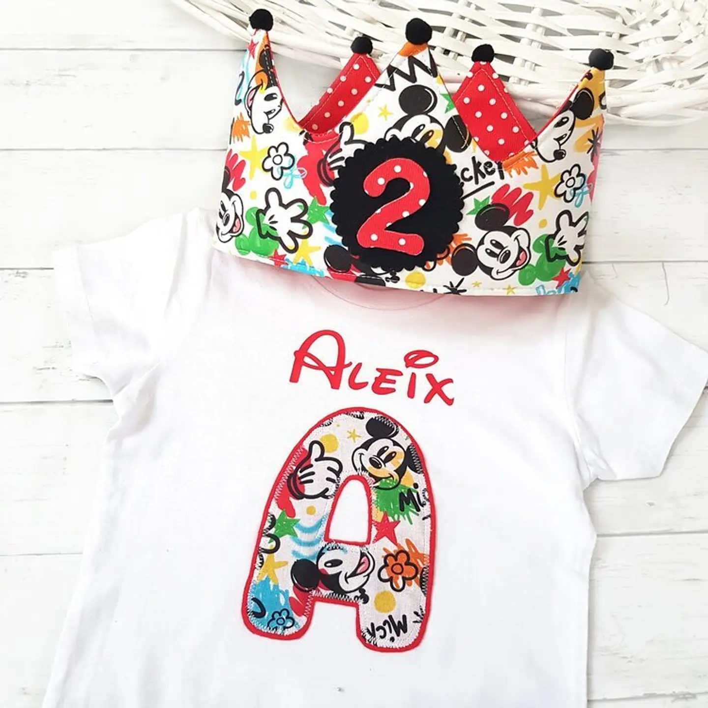  Conjunto corona de cumpleaños y camiseta Mickey 1