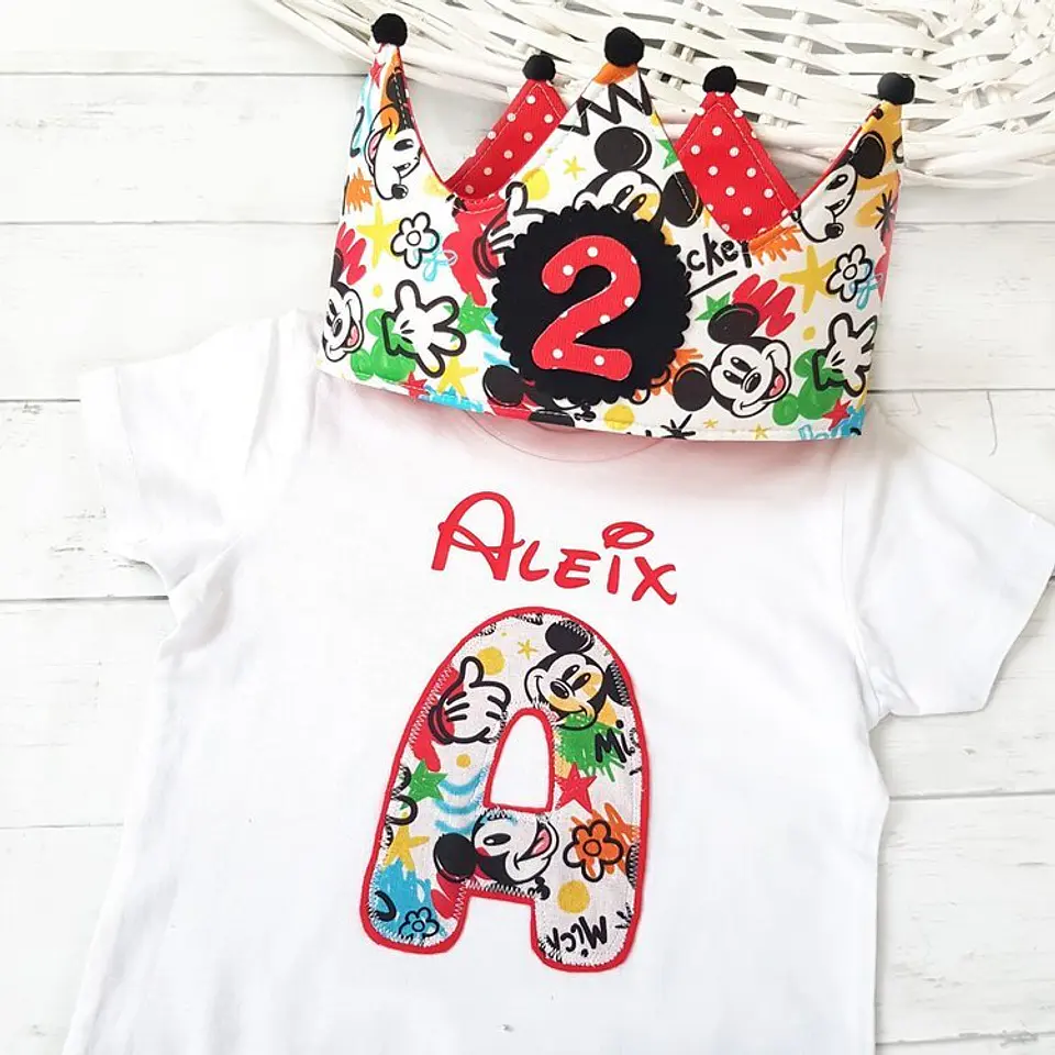  Conjunto corona de cumpleaños y camiseta Mickey 1