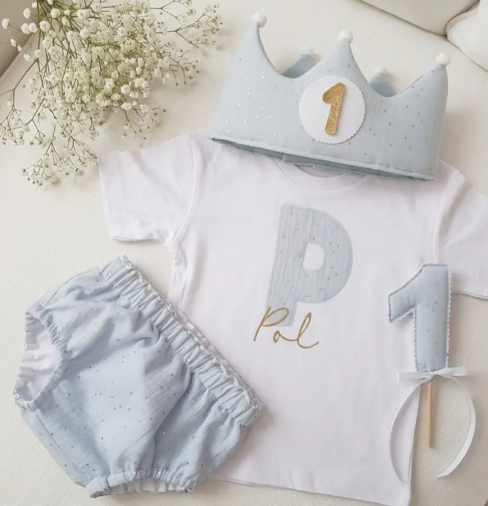  Conjunto cumpleaños Muselina azul con topos dorados 1