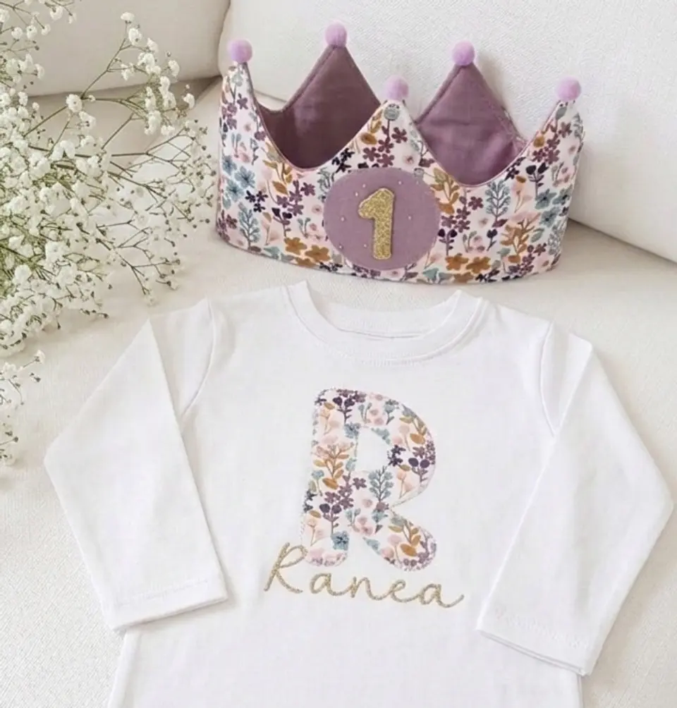  Conjunto corona de cumpleaños y camiseta Flores liberty lila y rosa 1