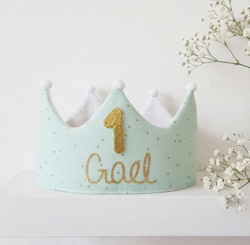 Corona de cumpleaños muselina mint con el nombre  1