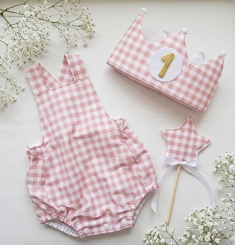  Conjunto corona cumpleaños y peto Vichy rosa 