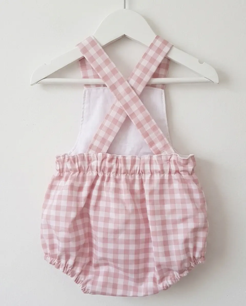  Conjunto corona cumpleaños y peto Vichy rosa  3