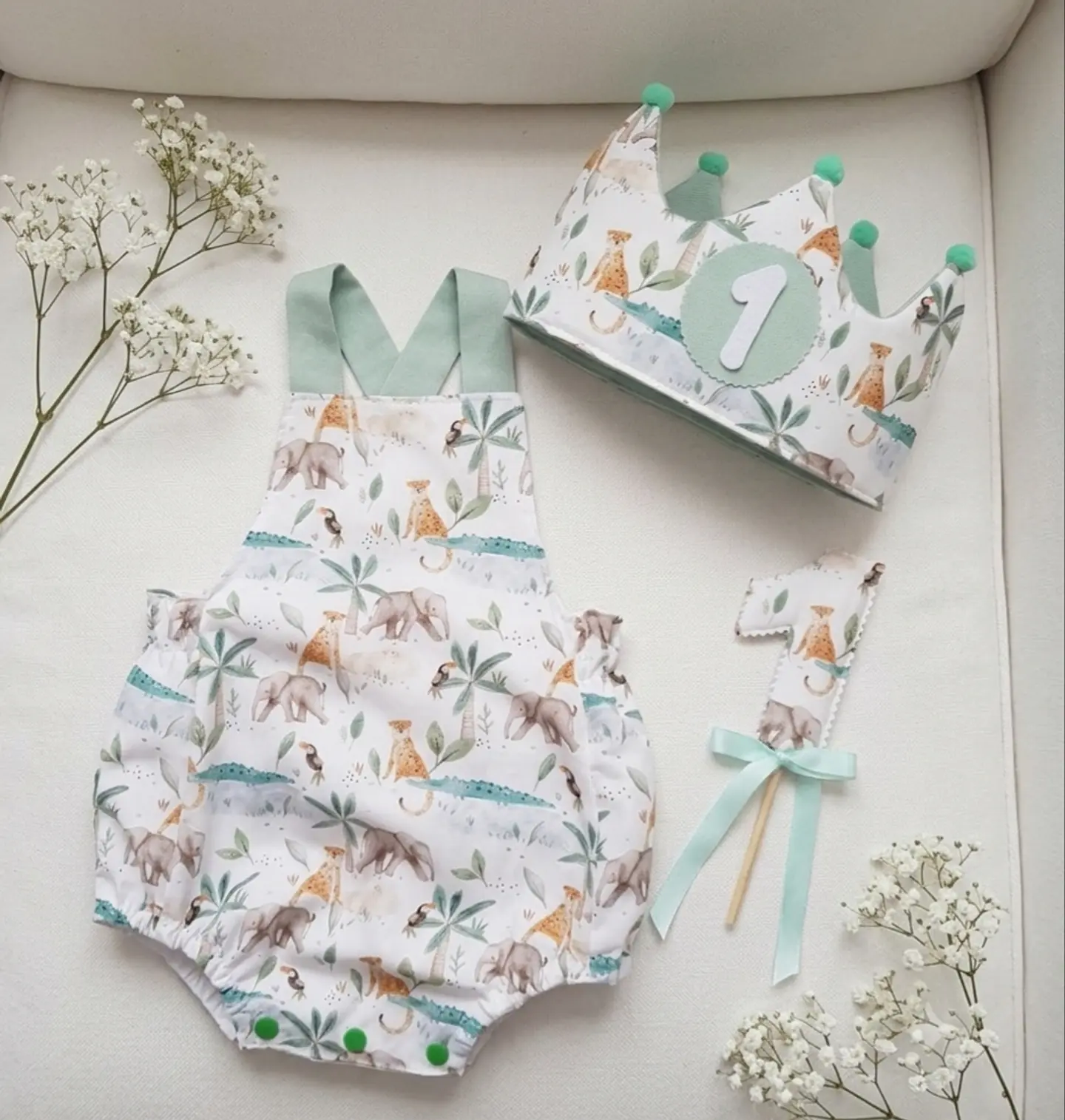  Conjunto corona cumpleaños y peto Animales de la selva  1