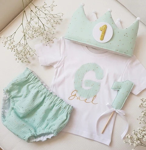  Conjunto cumpleaños Muselina mint con topos dorados