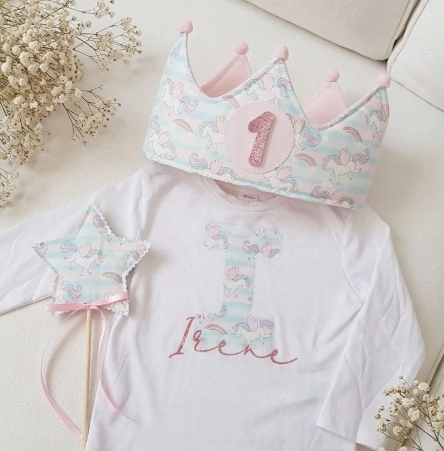  Conjunto corona de cumpleaños y camiseta Unicornios pastel  1