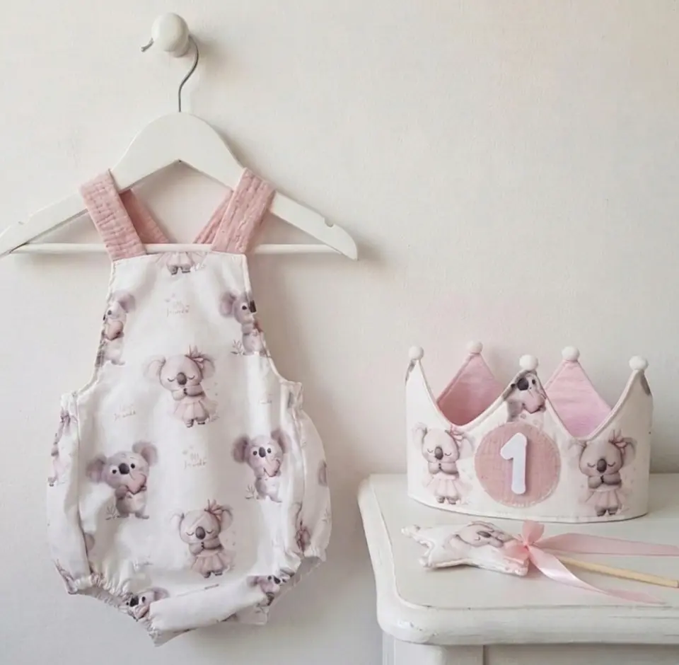  Conjunto corona cumpleaños y peto Koalas 1