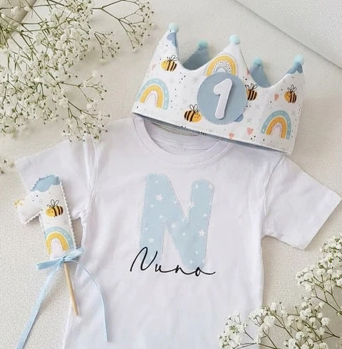  Conjunto corona de cumpleaños y camiseta Arcoíris azul