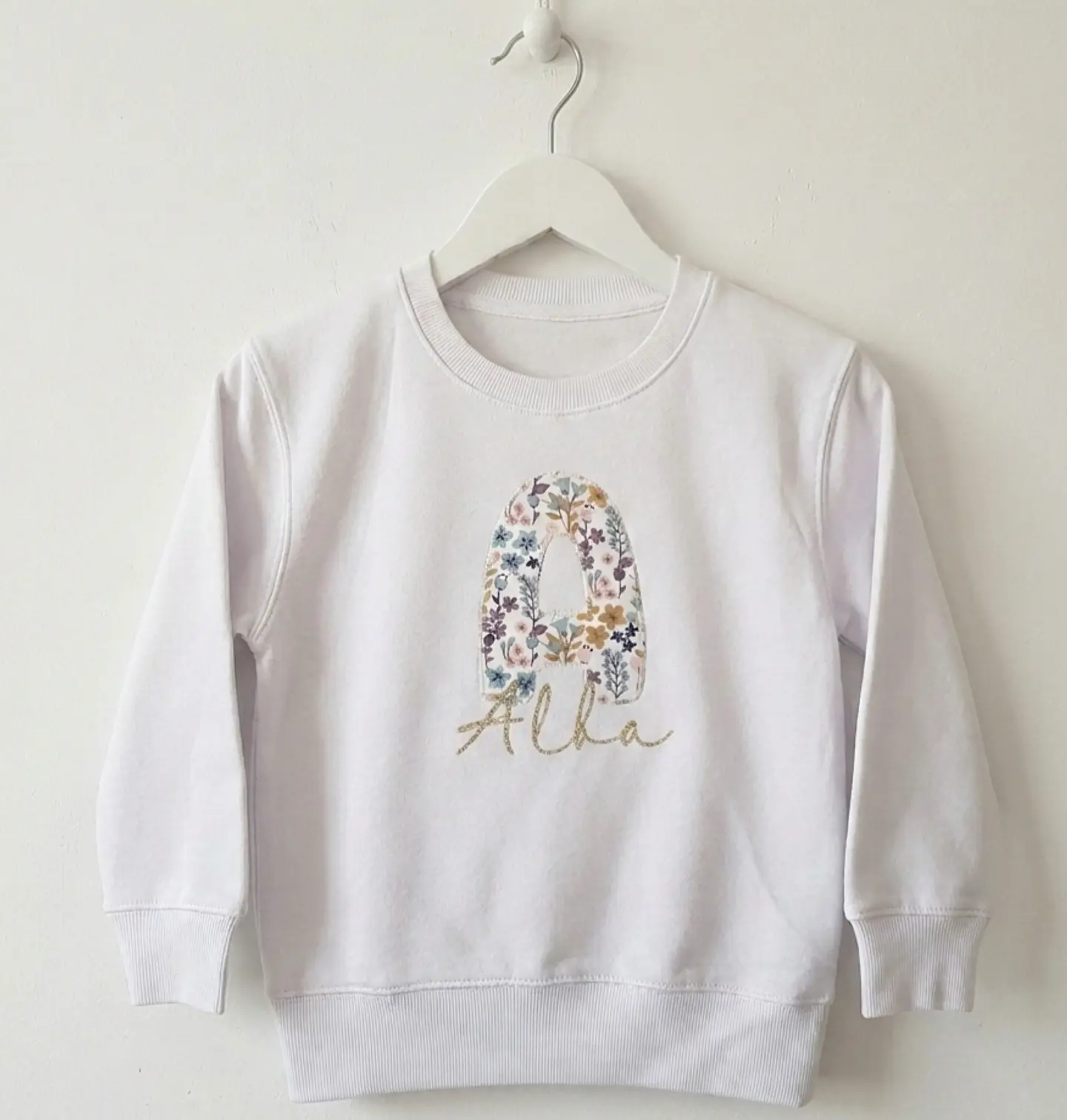Sudadera personalizada con la inicial  Flores 2