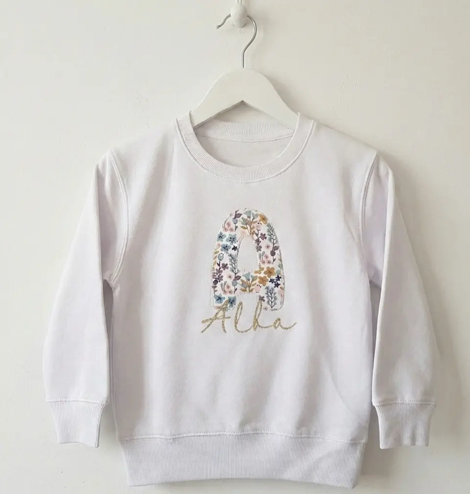 Sudadera personalizada con la inicial  Flores 2