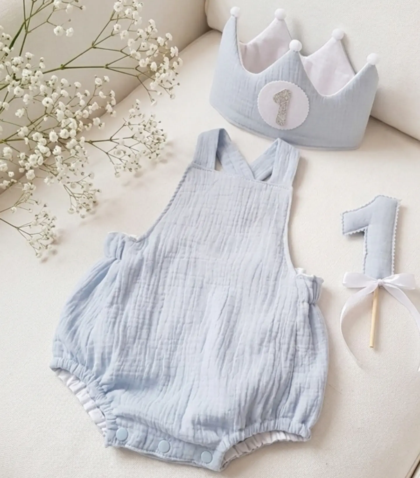  Conjunto corona cumpleaños y peto muselina azul liso 1