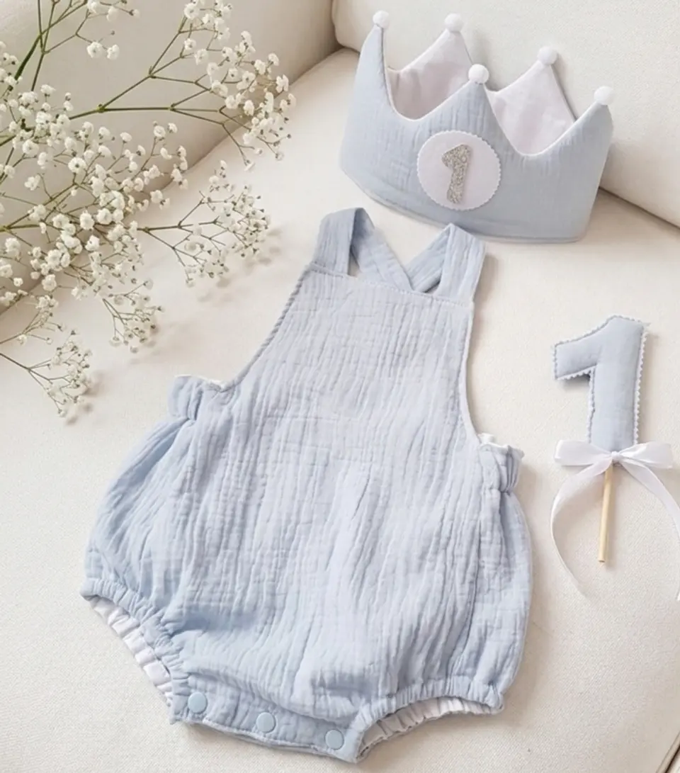  Conjunto corona cumpleaños y peto muselina azul liso 1