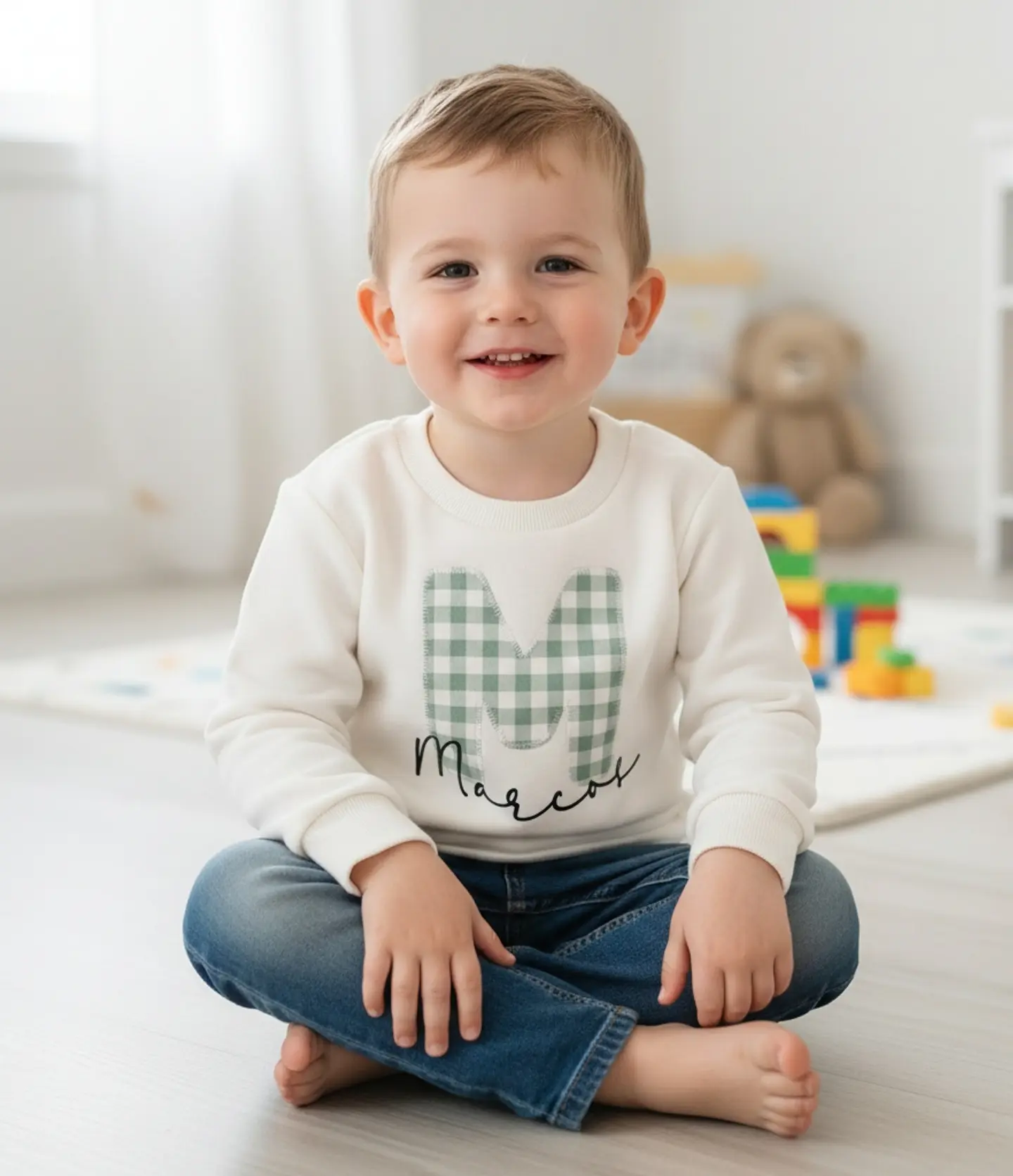 Sudadera niño/a personalizada con la inicial y nombre Víchy mint 1