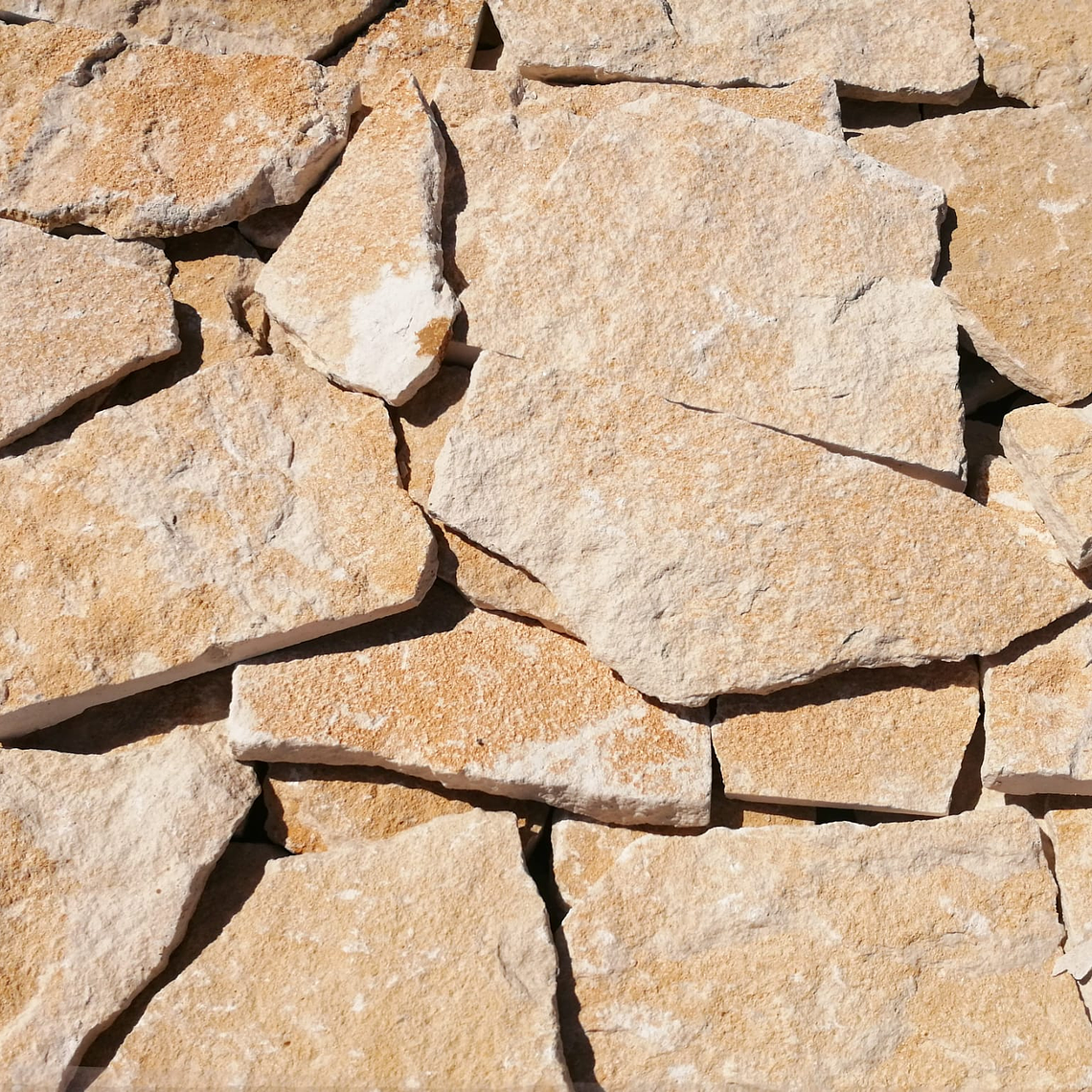 Laje em pedra rustica para revestimento | Stº António 1